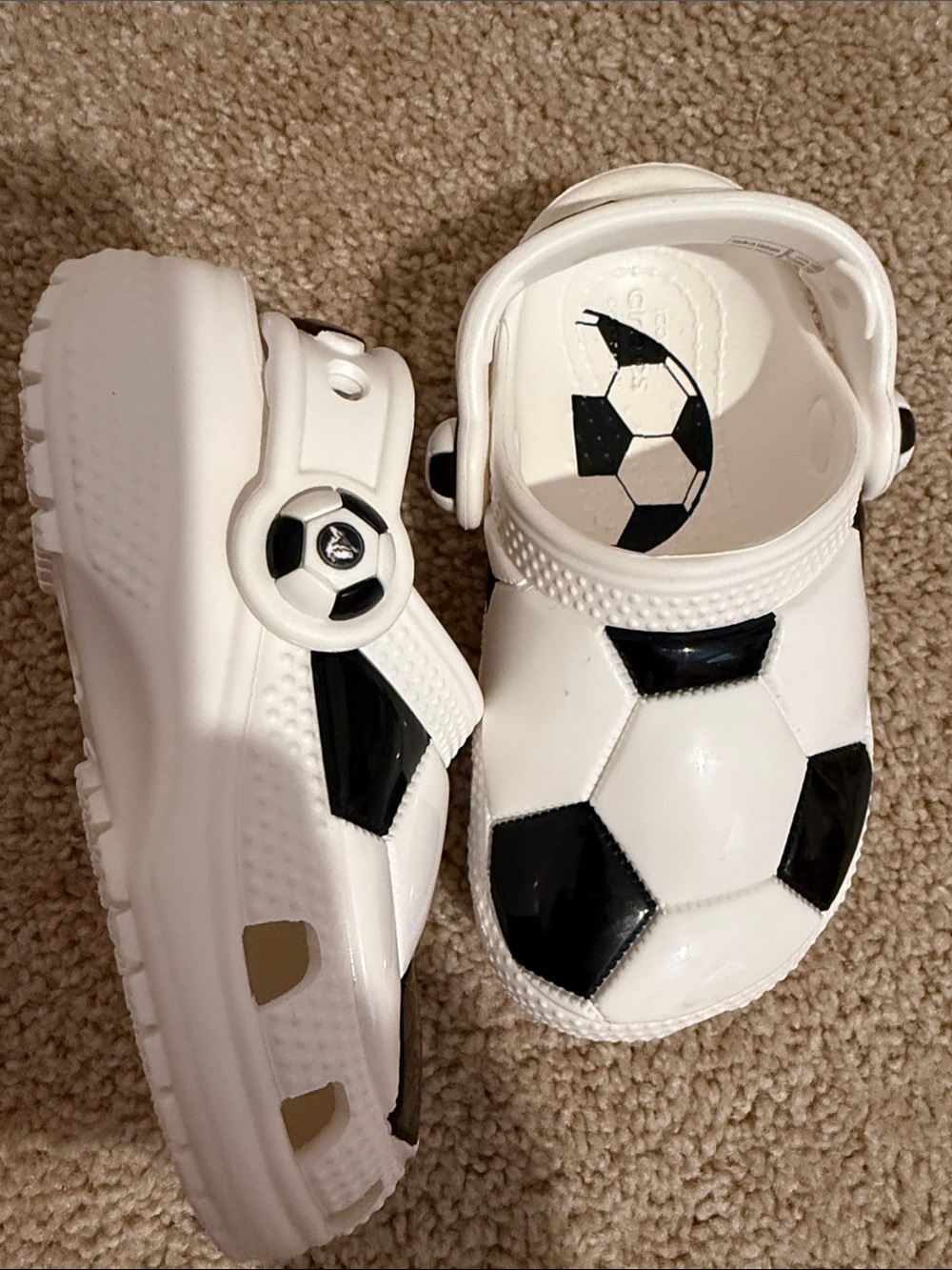 Kids Soccer CROCs- White and Black - Picture 4 of 4